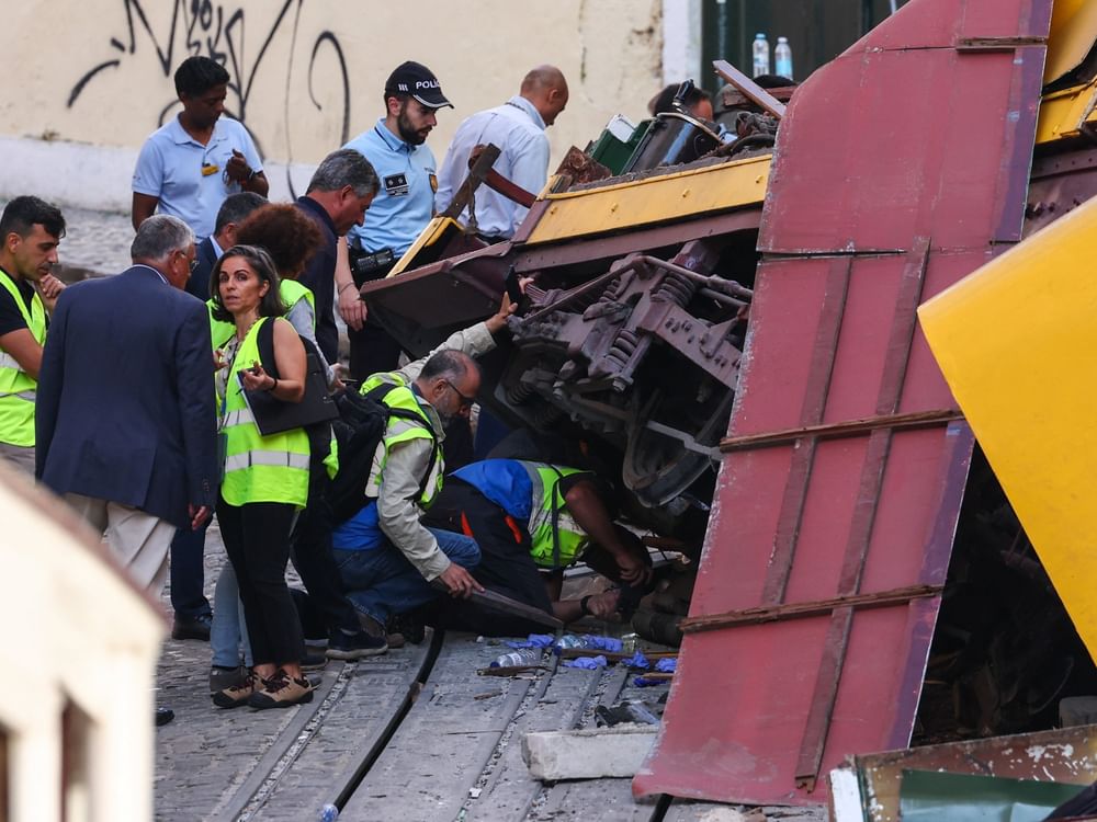16 قتيلا و20 مصابا ضحايا حادثة تحطم عربة ترام جبلي في البرتغال