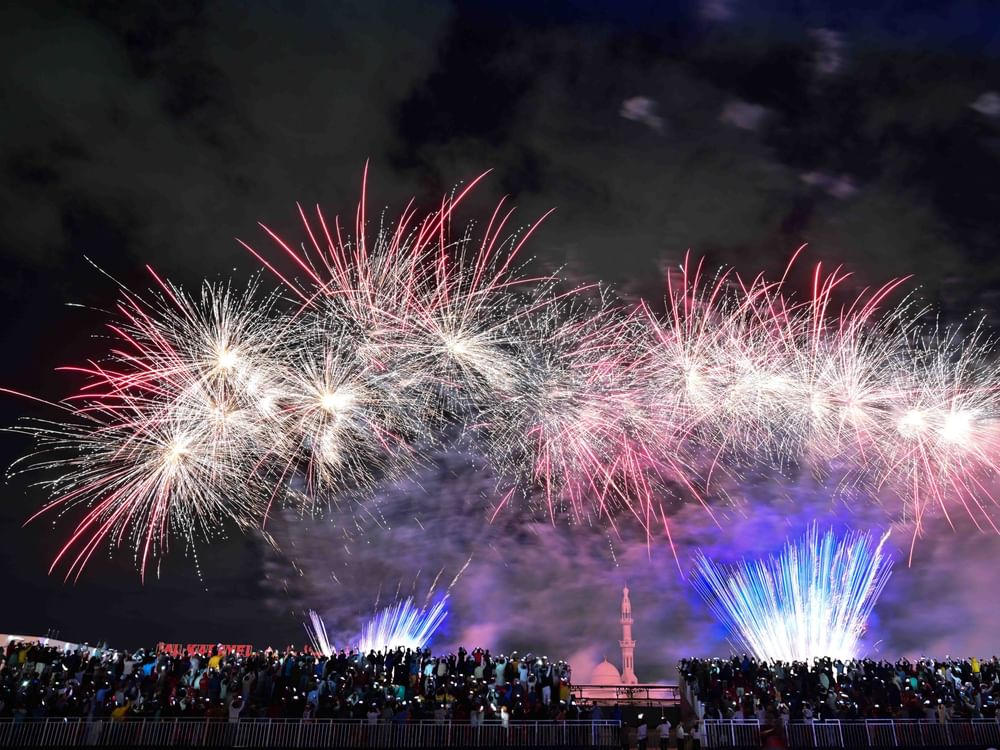 أكثر من 300 ألف عامل يشاركون في فعاليات " معكم وبكم ندخل العام الجديد"