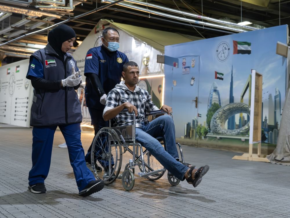 ضمن عملية "الفارس الشهم 3".. المستشفى الإماراتي العائم في العريش يستقبل 11 حالة جديدة من قطاع غزة