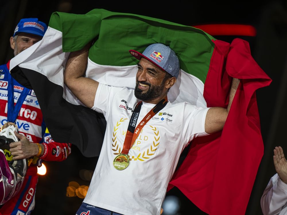 الإماراتي محمد البلوشي يتوج ببطولة العالم للراليات الصحراوية