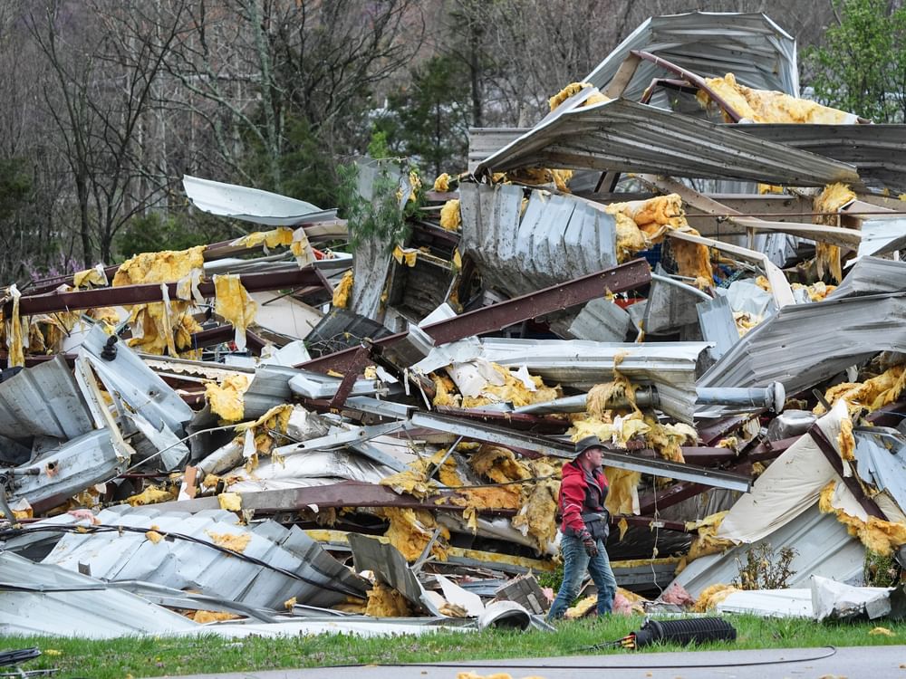 Seven killed as thunderstorms, tornadoes rip through US states