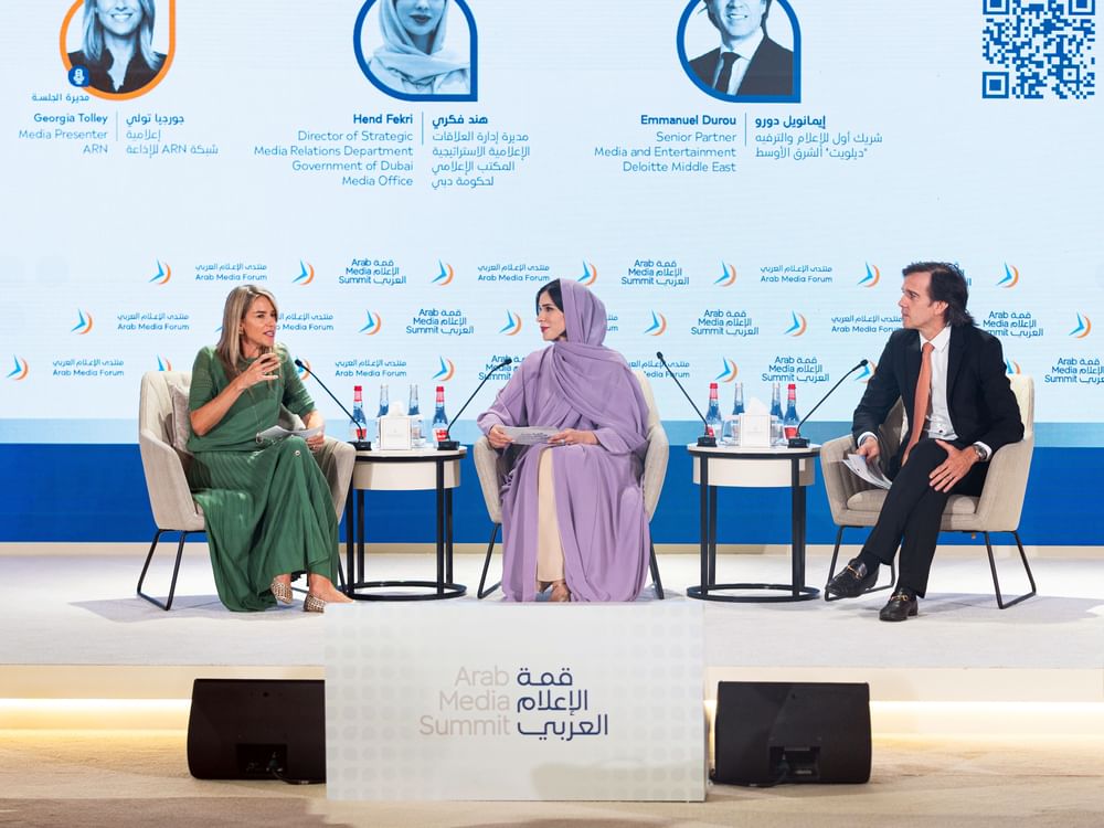 نادي دبي للصحافة يطلق تقرير "الإعلام العربي في عصر الذكاء الاصطناعي" خلال قمة الإعلام العربي