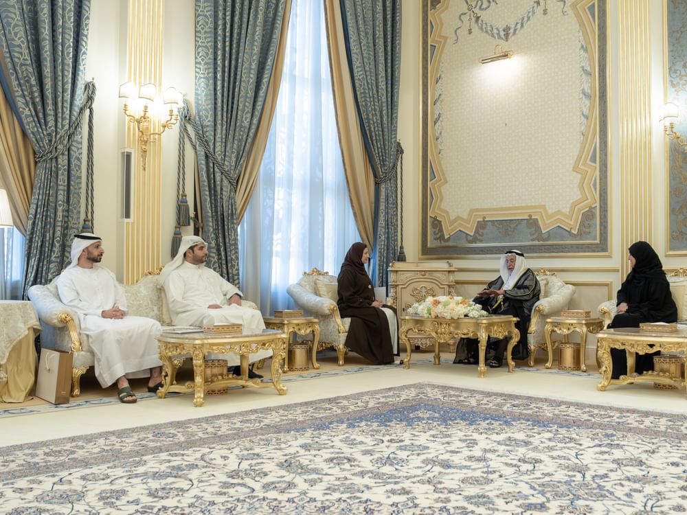 Governante de Sharjah recebe ministra da Educação dos Emirados