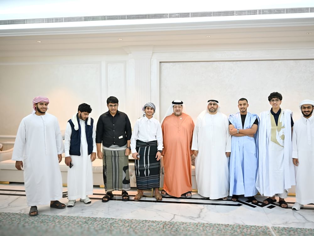 سعيد بن طحنون يستقبل الطلبة الدوليين الدارسين بجامعة الإمارات