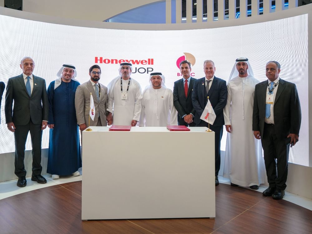 بروج للاستثمارات البترولية و"هانيويل" توقعان اتفاقية للحصول على ترخيص إنتاج البنزين بالفجيرة