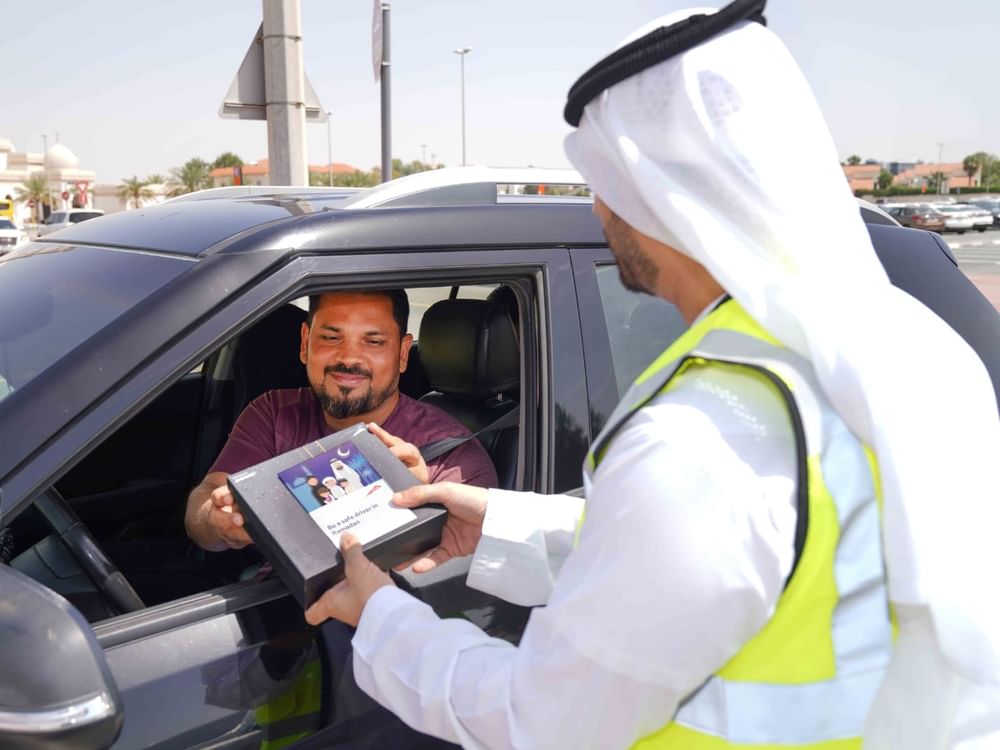 طرق دبي تحذر : الغفوة لمدة 5 ثوان تعني "قيادة عمياء لمسافة 180 متراً أو أكثر" 