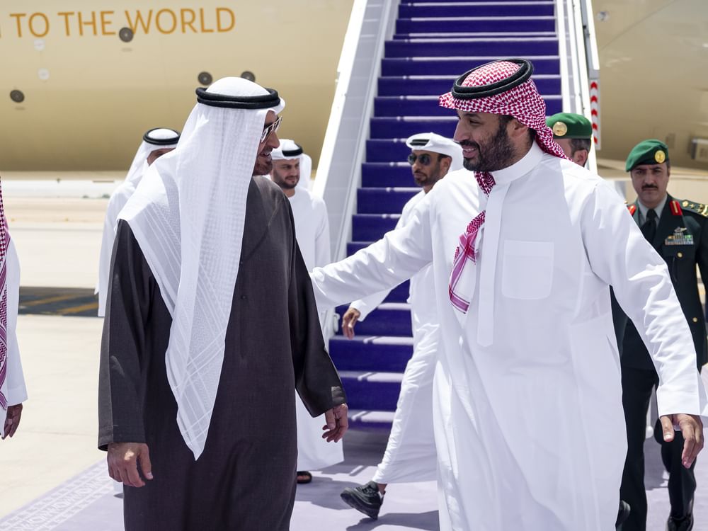 Presidente dos Emirados chega a Riade em visita fraterna, recebido pelo príncipe-herdeiro saudita