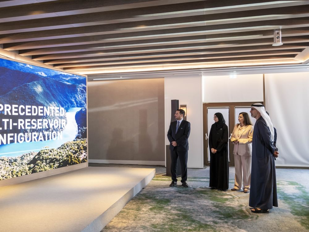 ولي عهد أبوظبي يطَّلع على عدد من المشاريع والاستثمارات الإماراتية الاستراتيجية في جمهورية اليونان
