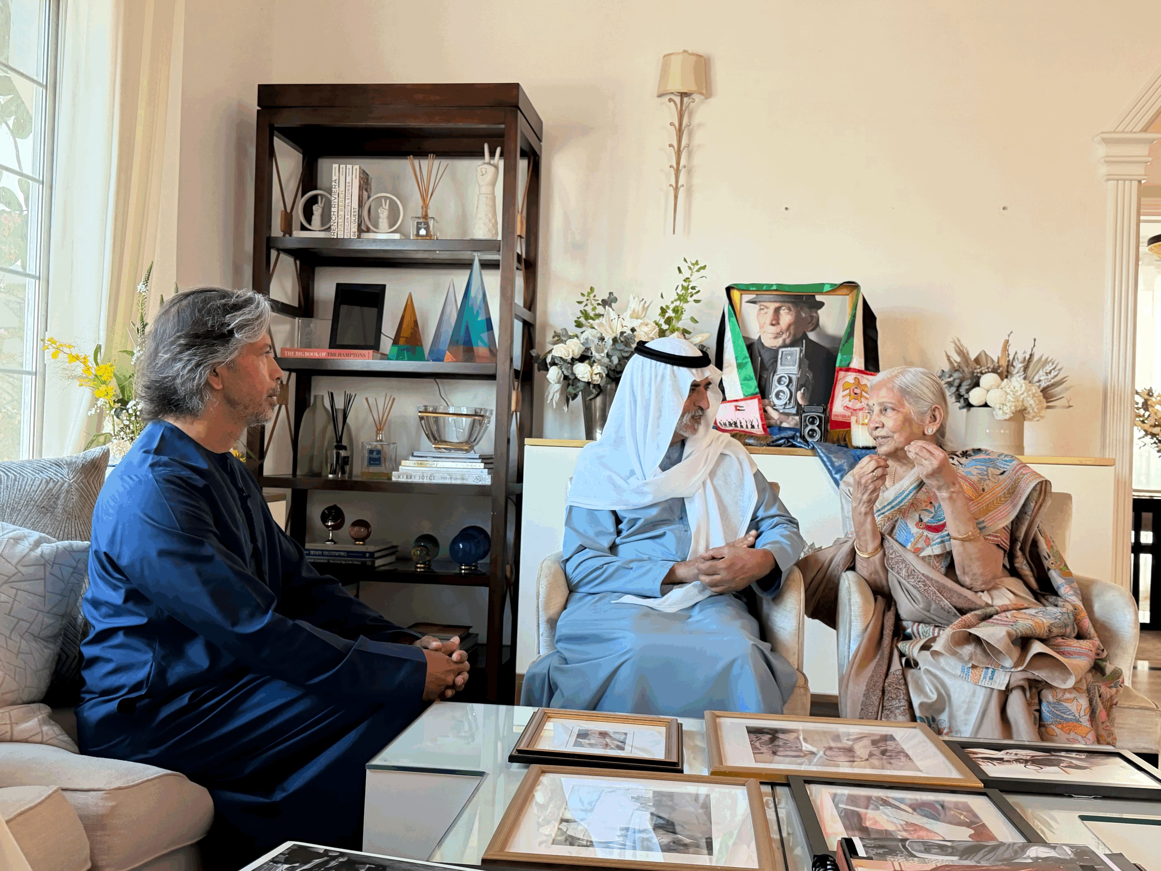 نهيان بن مبارك يعزي في وفاة المصور العالمي راميش شوكلا موثّق قيام الاتحاد