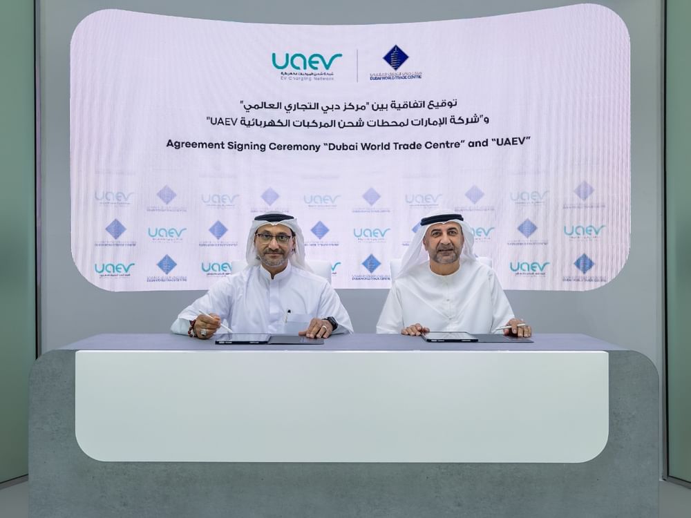 “الإمارات لمحطات شحن المركبات الكهربائية” و”دبي التجاري العالمي” يتعاونان لدعم التنقل المستدام