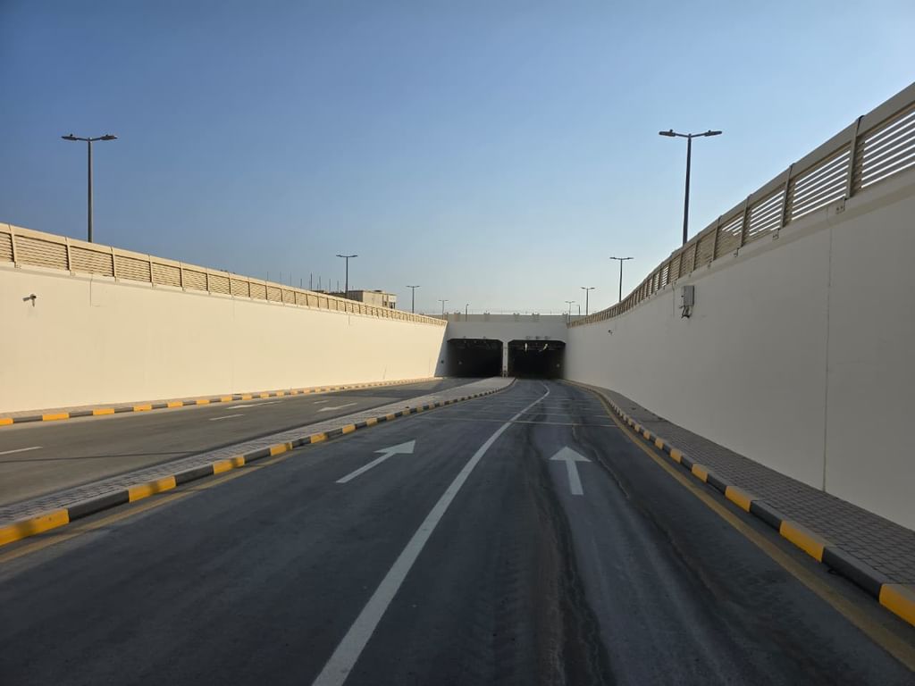 أشغال الفجيرة تواصل تطوير مشاريع الطرق الداخلية 