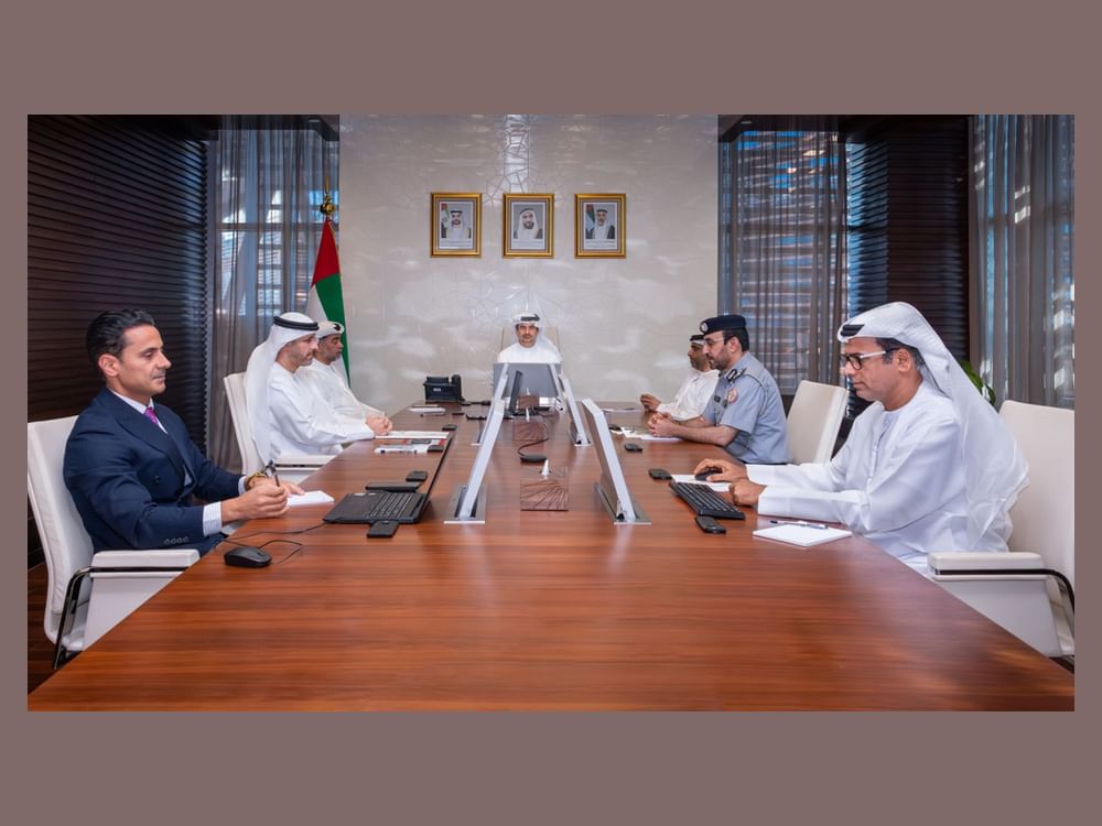 "قضاء أبوظبي" تعتمد مشاريع معززة بالذكاء الاصطناعي لتطوير مراكز الإصلاح والتأهيل