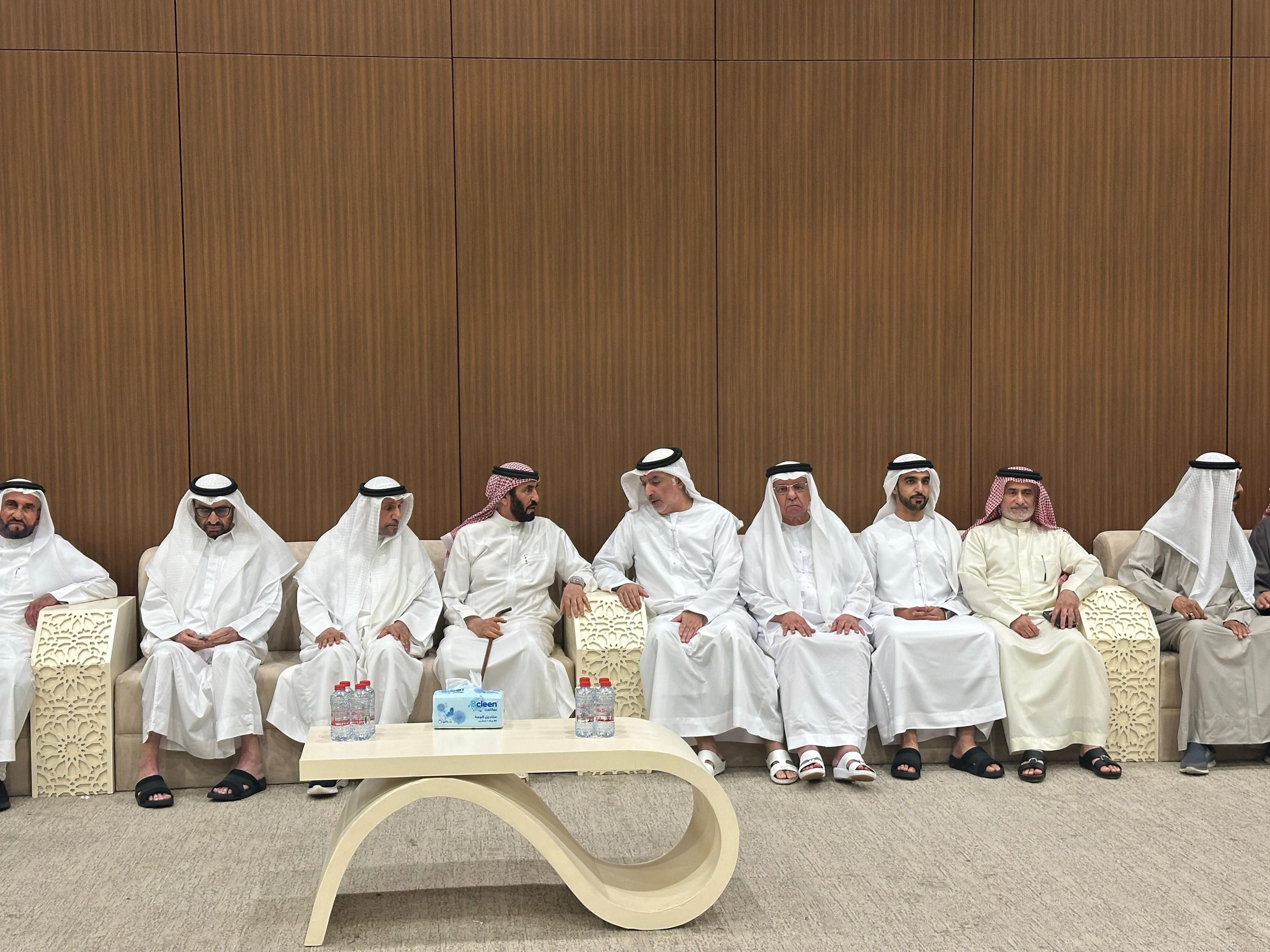 طالب وأحمد بن صقر يقدمان واجب العزاء في وفاة زوجة  سلطان الشريف الزعابي