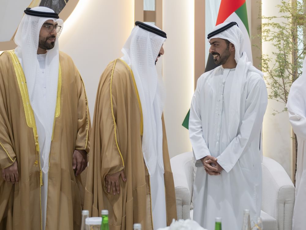 خليفة بن طحنون بن محمد يحضر حفل استقبال بمناسبة زفاف خليفة محمد الظاهري وعامر عبدالهادي الأحبابي