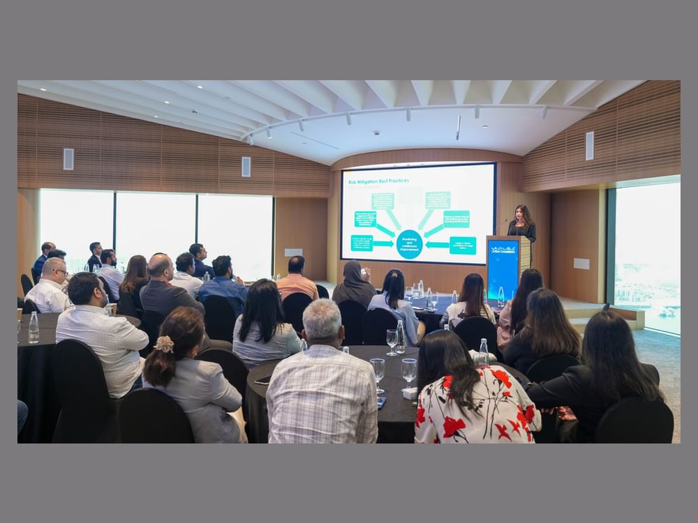 غرف دبي توعي القطاع الخاص بقوانين منظومة الأعمال