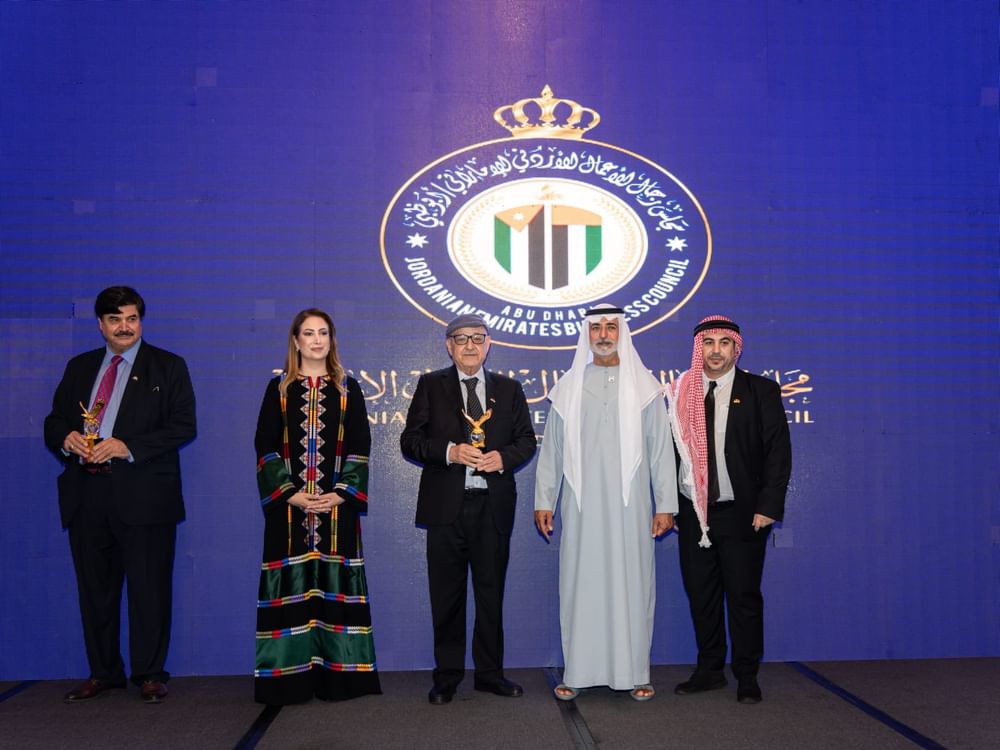 Nahyan bin Mubarak participa de evento do Conselho Empresarial Jordano-Emiradense em comemoração à Independência da Jordânia