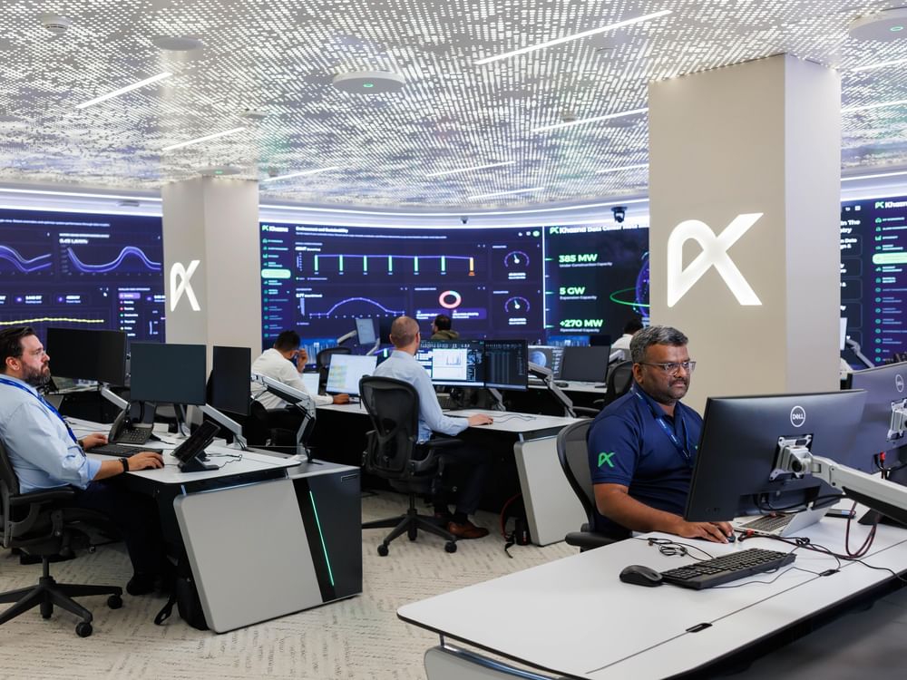 "خزنة" و"بريسايت" توقعان عقدا لإنشاء مركز قيادة وتحكم مركزي