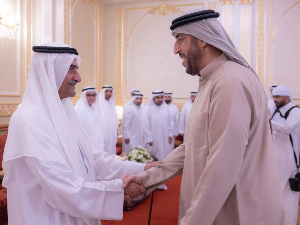 حمد الشرقي يستقبل المهنئين بشهر رمضان بحضور ولي عهد الفجيرة
