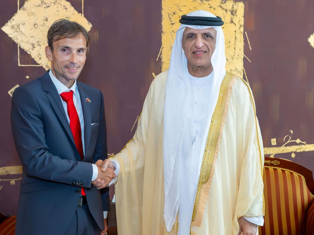 سعود بن صقر يستقبل سفير سلوفاكيا