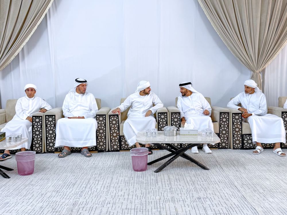 حمدان بن محمد يقدّم واجب العزاء في وفاة عوشه بنت مكتوم