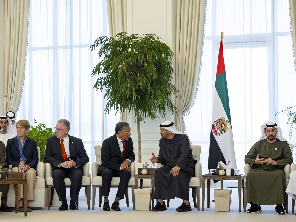 رئيس الدولة يستقبل وفد جامعة ماكغيل الكندية