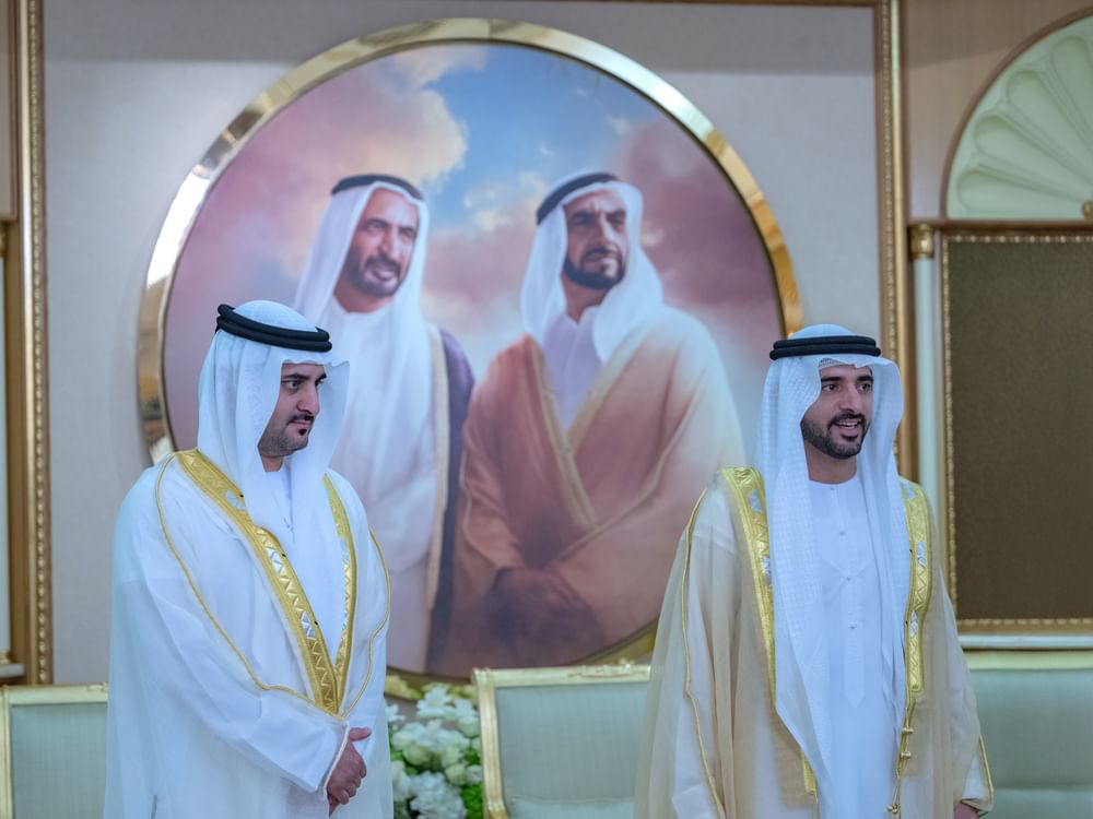 حمدان ومكتوم بن محمد يستقبلان المهنئين بعيد الفطر السعيد