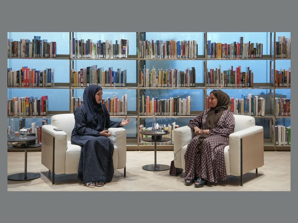 لبنى القاسمي تستعرض في جلسة حوارية دور المرأة الإماراتية في القيادة وصناعة الأثر