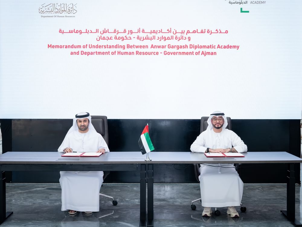 أكاديمية أنور قرقاش الدبلوماسية و"الموارد البشرية بعجمان" يتعاونان بمجالات التدريب والتطوير المهني