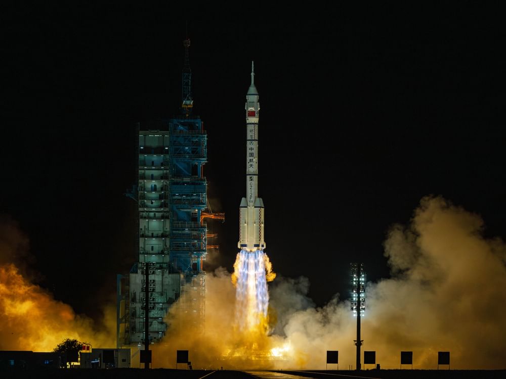 China's Shenzhou-21 astronauts complete handover, ready for returning to Earth
