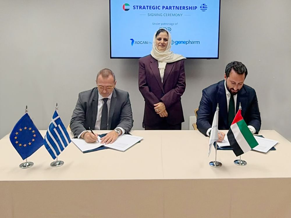 "أدكان فارما" توقع 5 اتفاقيات وشراكات دولية لتوطين صناعة الأدوية في الإمارات