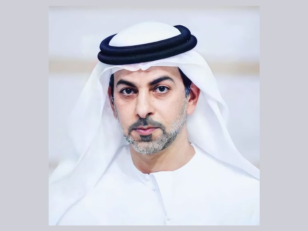 عمر بن زايد يهنئ رئيس الدولة ونائبيه والحكام بعيد الفطر المبارك