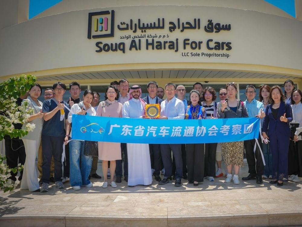 سوق الحراج بالشارقة يبحث التعاون مع وفد صيني من جمعية تجار السيارات