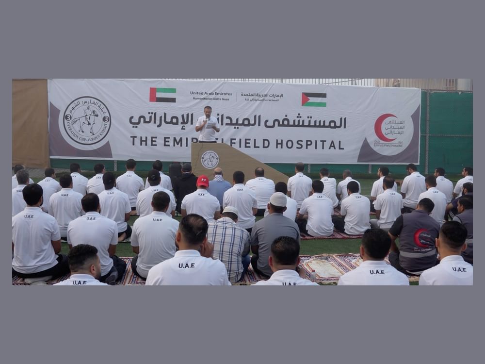 أعضاء البعثة الطبية الإماراتية في غزة يؤدون صلاة عيد الأضحى بالمستشفى الميداني