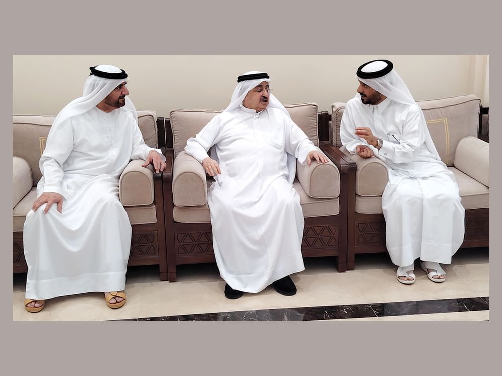 عبدالله بن سالم القاسمي يقدم واجب العزاء بوفاة عائشة بنت مرشد بن هلال الهاملي