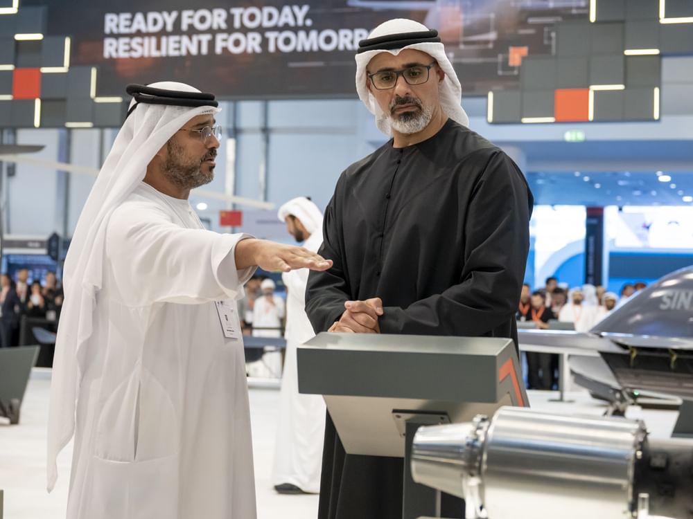 ولی عہد ابوظہبی کا یو میکس اور سم ٹیکس 2026 کا دورہ، جدید بغیر پائلٹ اور مصنوعی ذہانت کی ٹیکنالوجیز کا جائزہ