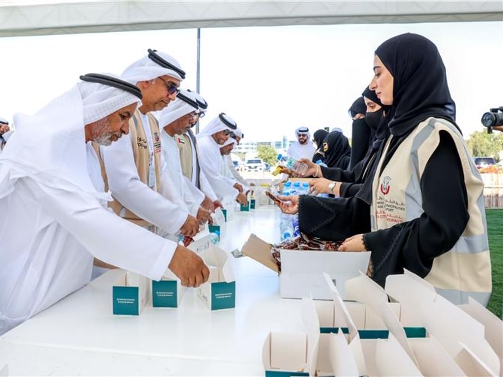 بلدية العين تنظم مبادرة كسر الصيام 