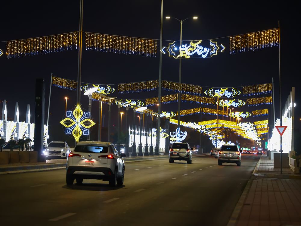 1400 قطعة إضاءة ومدفع الإفطار يزينان أجواء مدينة العين الروحانية في رمضان