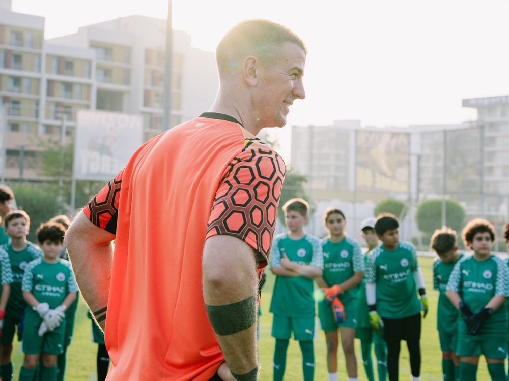 Joe Hart joins City Football Schools training session in Abu Dhabi