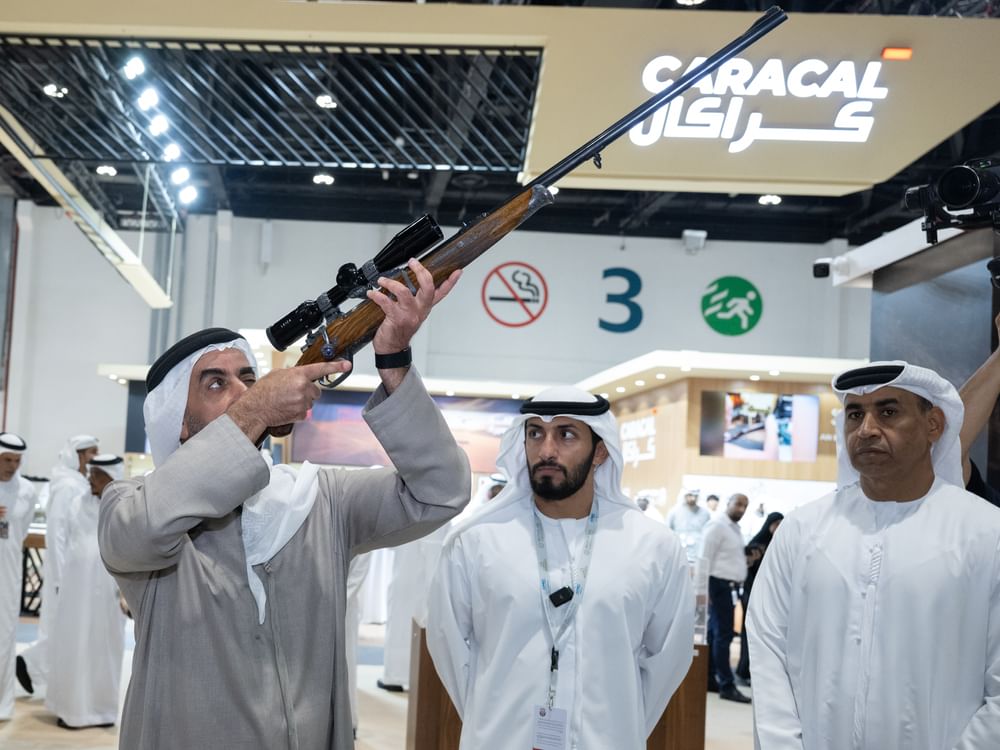 سيف بن زايد يتفقد عدداً من الأجنحة الوطنية والدولية في معرض أبوظبي الدولي للصيد والفروسية 2026