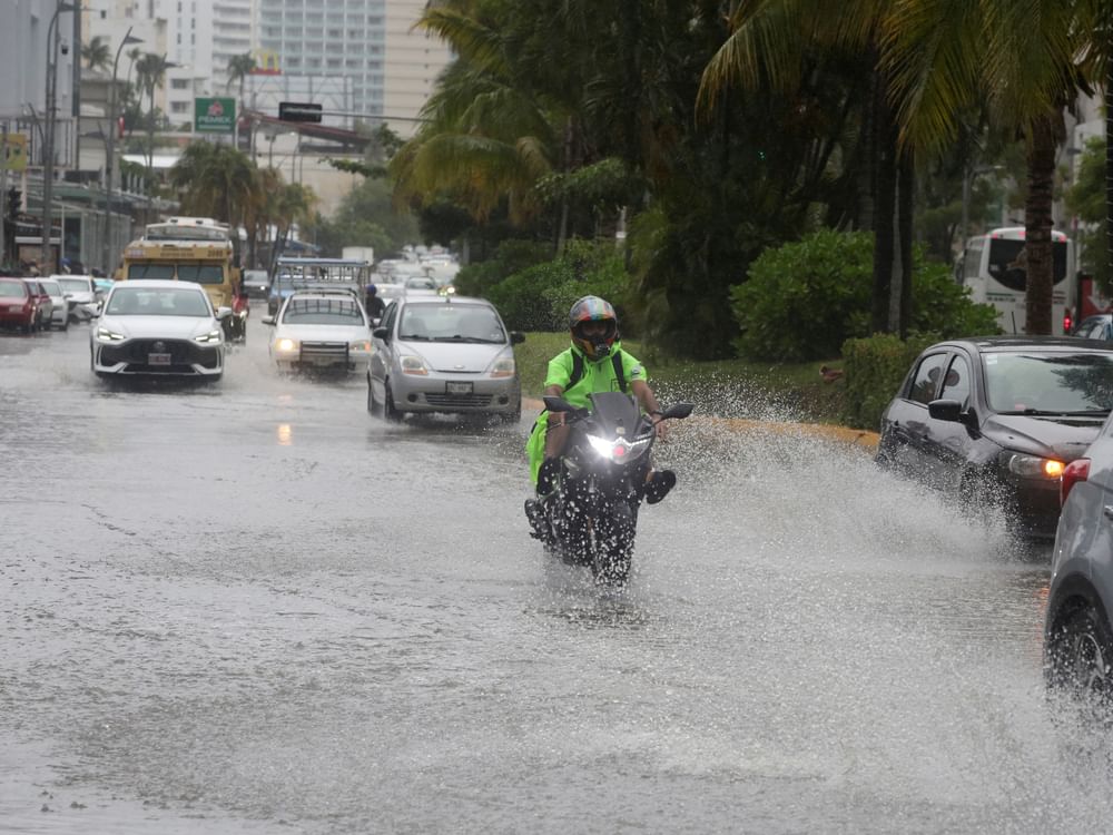 'Flossie' becomes hurricane off Mexico’s Pacific coast