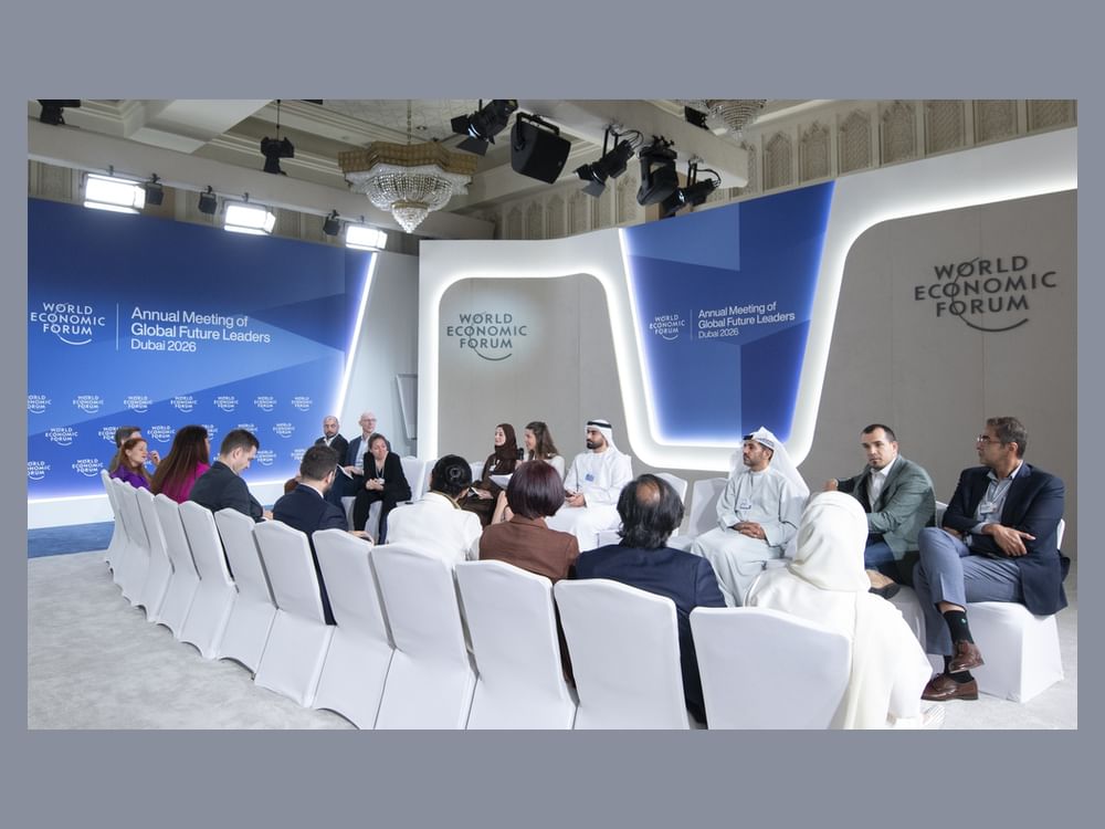 الإمارات أول دولة في العالم تقود حواراً دولياً لصياغة المبادئ العالمية للعمل الإستراتيجي في عصر الذكاء الاصطناعي المساعد 