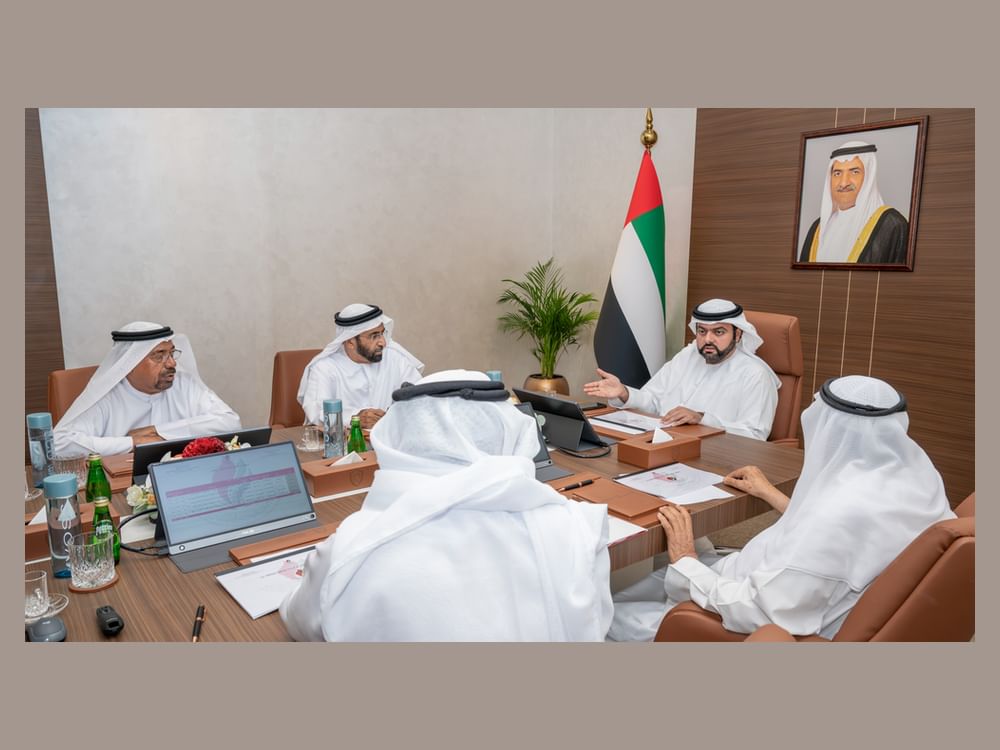 ولي عهد الفجيرة يترأّس اجتماع مجلس أمناء مؤسسة حمد بن محمد الشرقي للأعمال الإنسانية 