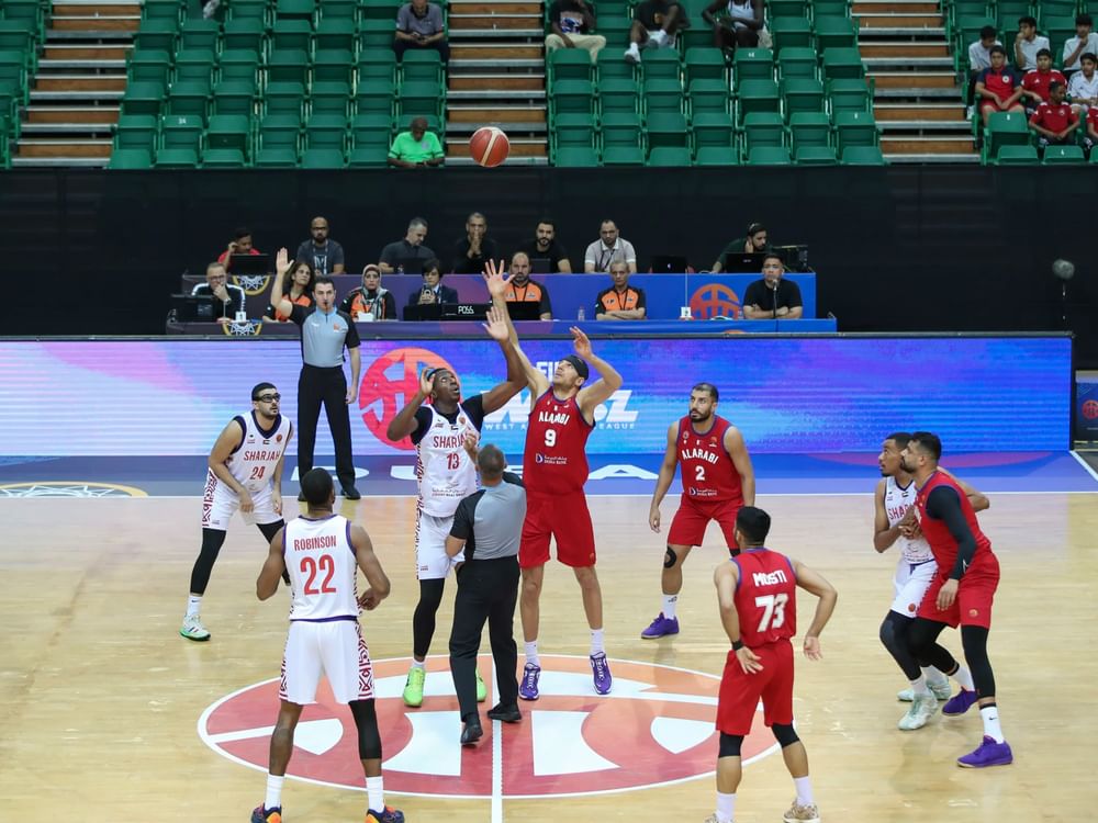 الشارقة وشباب الأهلي يفوزان في سوبر غرب آسيا لكرة السلة