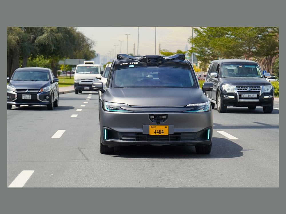 Dubai inicia operação comercial de táxis autônomos em Jumeirah e Umm Suqeim