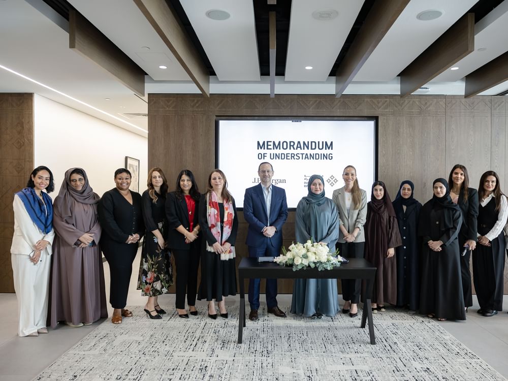 "دبي للمرأة" و"جي بي مورغان" توقعان مذكرة لدعم التطوير المهني للمرأة 
