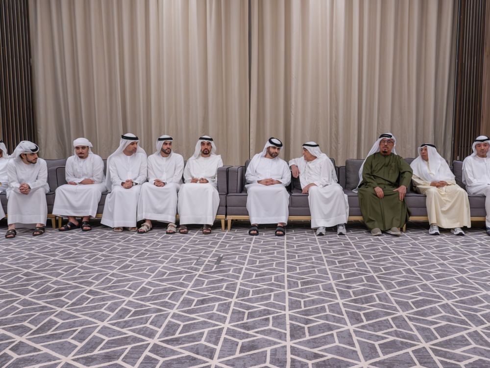 منصور بن محمد يقدم واجب العزاء في وفاة زوجة الدكتور علي رضا الهاشمي