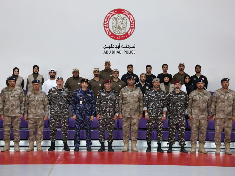 شرطة أبوظبي تطلع وفدًا كويتيًا على أفضل ممارسات التفتيش الأمني K9