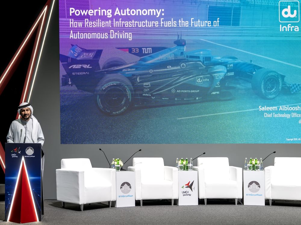 انطلاق القمة الثالثة لدوري أبوظبي للسباقات المستقلة والمسيرة ضمن "يومكس 2026"