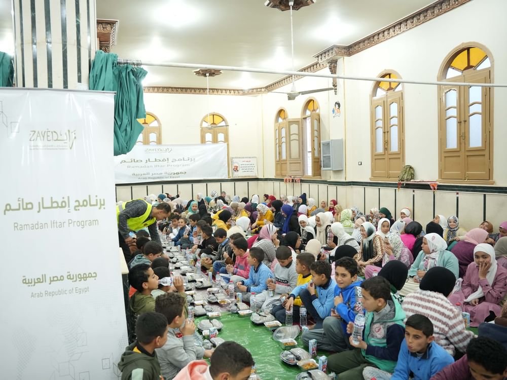 Fundação Zayed de Caridade e Humanitária implementa Programa de Iftar no Egito