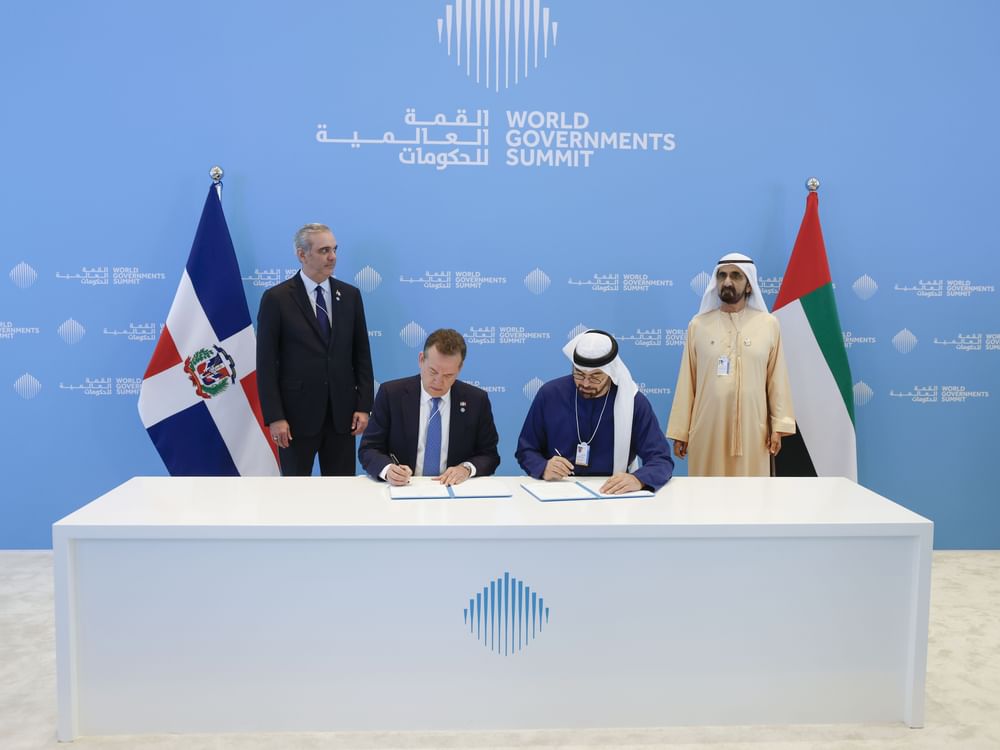 Primeiro-ministro dos Emirados acompanha assinatura de acordo para diálogo regional da Cúpula Mundial de Governos na América Latina